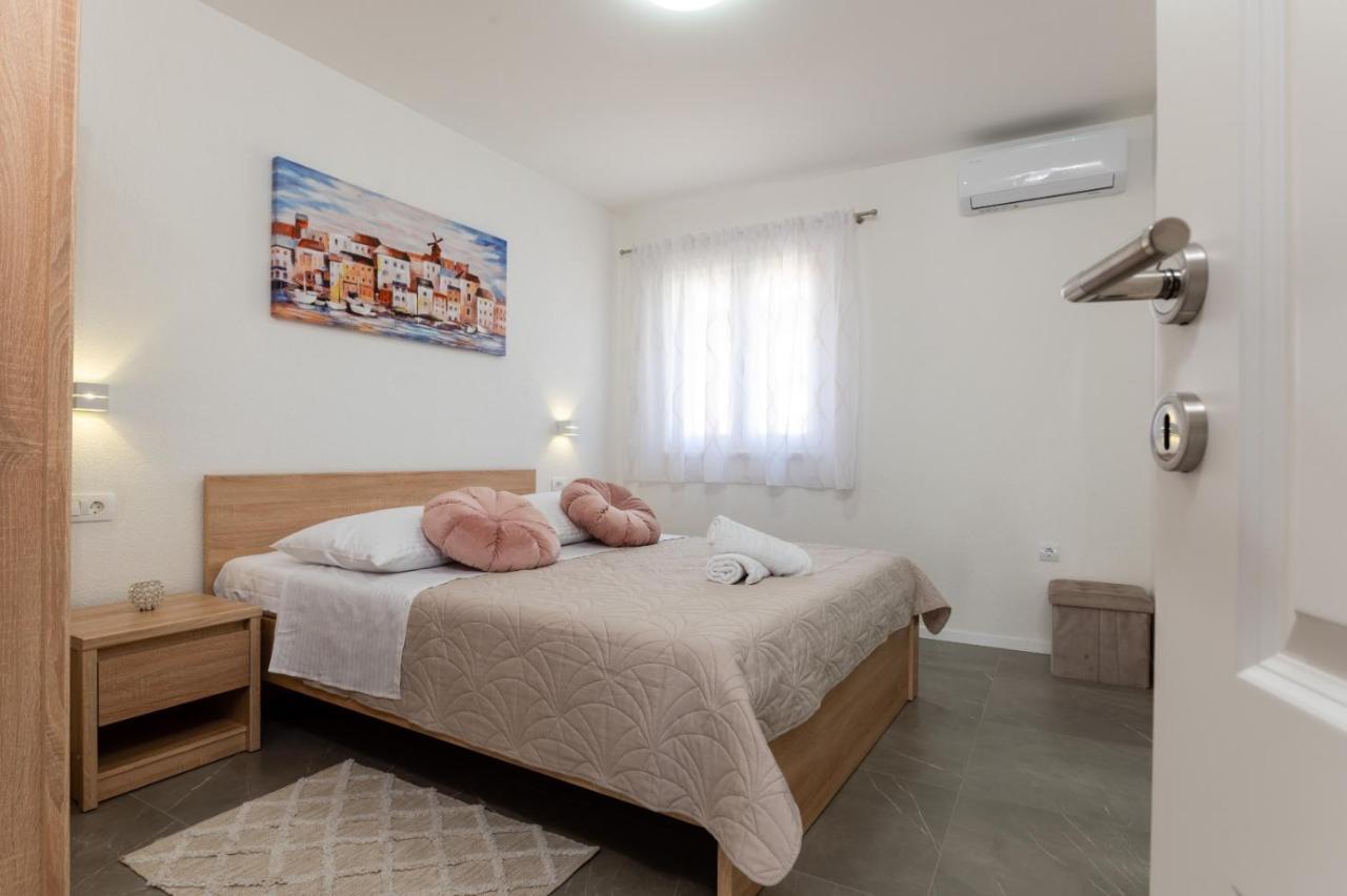 Apartment Vuletin Kaštela エクステリア 写真