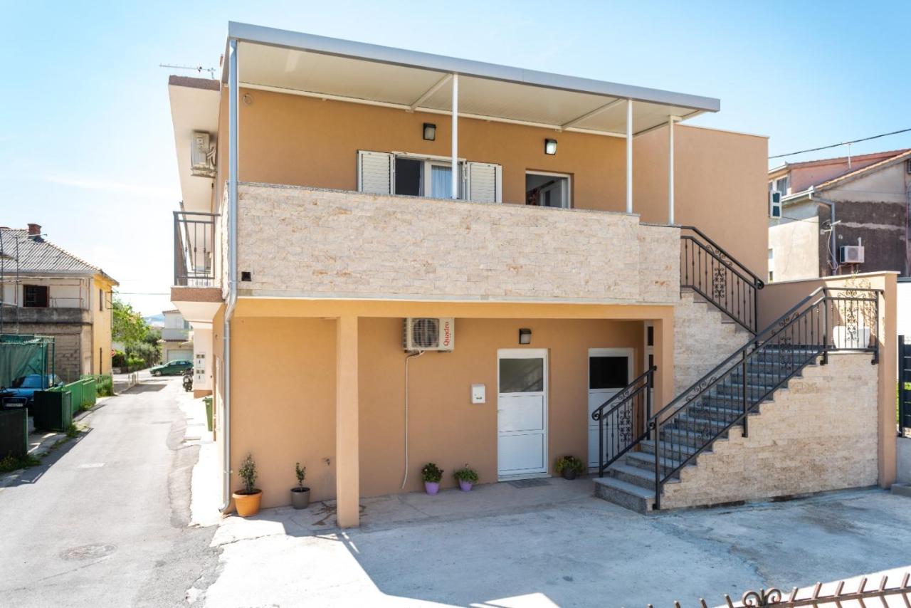 Apartment Vuletin Kaštela エクステリア 写真