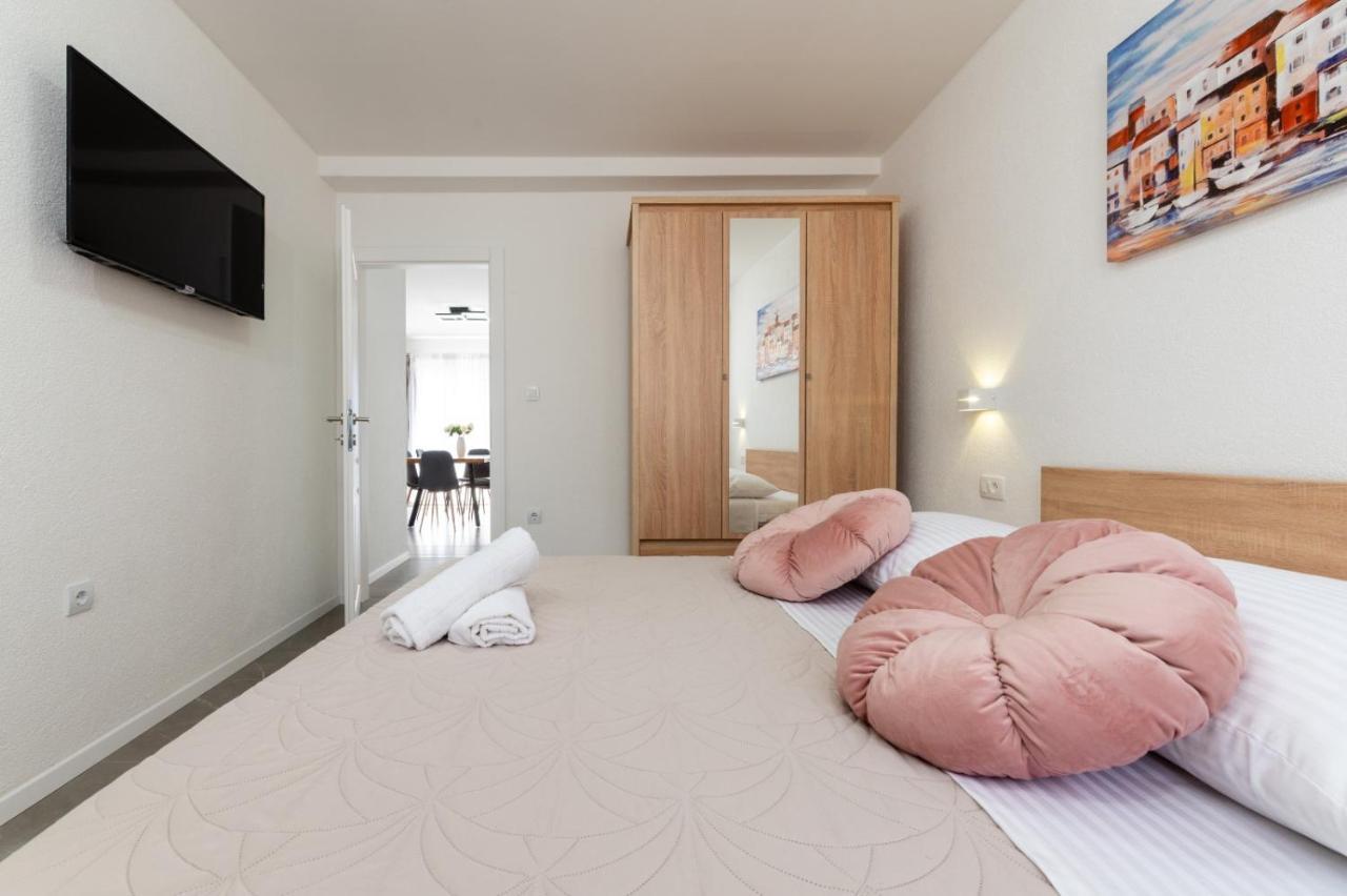 Apartment Vuletin Kaštela エクステリア 写真