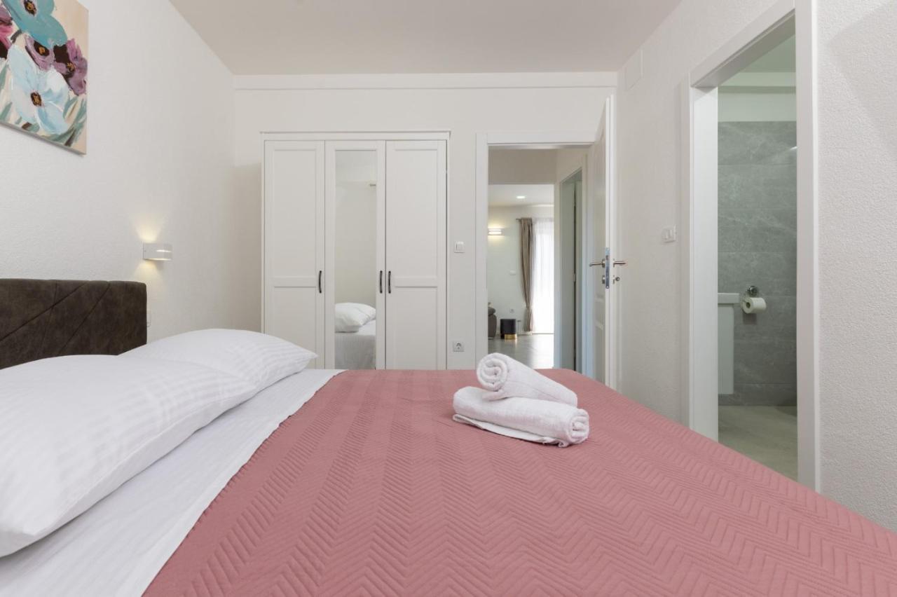 Apartment Vuletin Kaštela エクステリア 写真