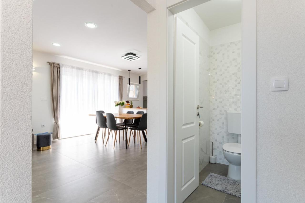 Apartment Vuletin Kaštela エクステリア 写真