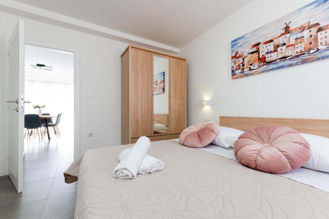 Apartment Vuletin Kaštela エクステリア 写真