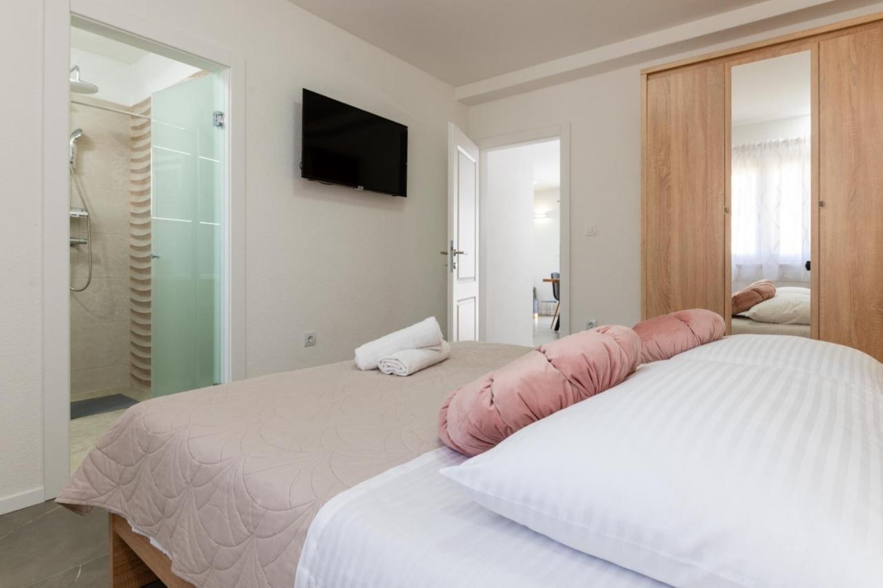 Apartment Vuletin Kaštela エクステリア 写真