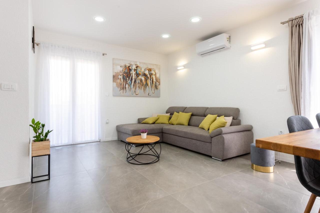 Apartment Vuletin Kaštela エクステリア 写真