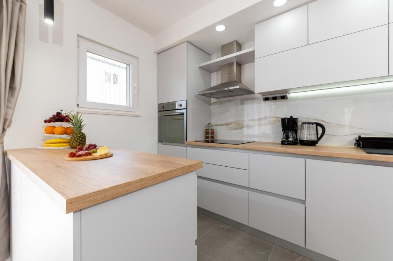Apartment Vuletin Kaštela エクステリア 写真